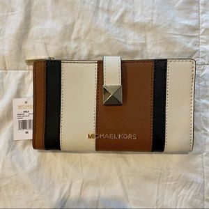 MICHAEL KORS - Brand New Karla Wallet